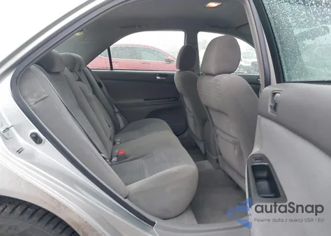 2005 Toyota Camry Le z USA, uszkodzony, nr VIN 4T1BE32K75U956775